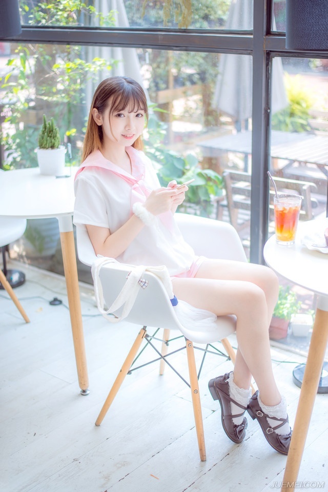 一个家庭没有书，就好像一间房子没有窗户。
